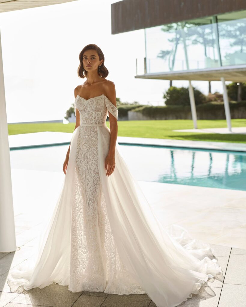 rosa clara_brautatelier ried_glenda_2k220_meerjungfrau_fitandflair_traegerlos_off-shoulder traeger_spitze_tuell-uebrrock_ivory-nude_vorne_1 rosa clara_brautatelier ried_glenda_2k220_meerjungfrau_fitandflair_traegerlos_off-shoulder traeger_spitze_tuell-uebrrock_ivory-nude_vorne_1