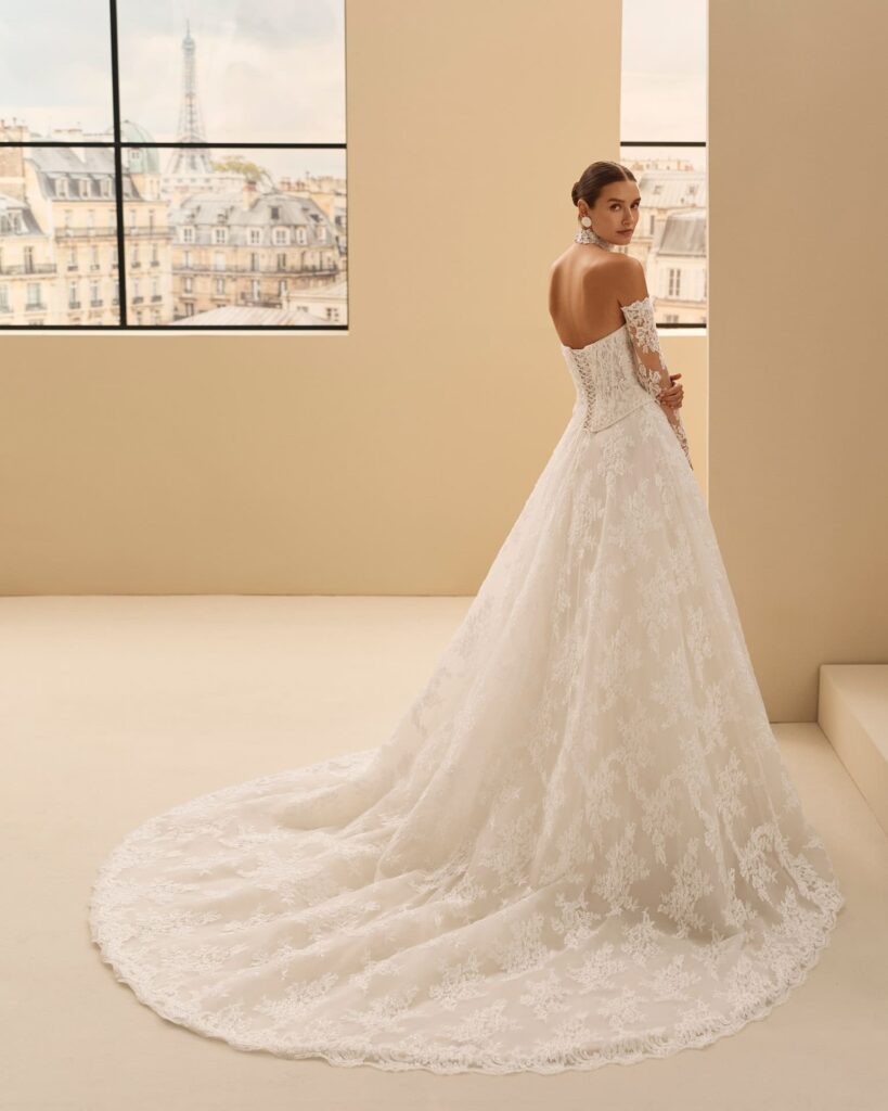 rosa clara_brautatelier ried_nairobi_26202_a-linie_all-over spitze_herzausschnitt_traegerlos_abnehmbare aermel_perlen_choker_ivory_ruecken_1 rosa clara_brautatelier ried_nairobi_26202_a-linie_all-over spitze_herzausschnitt_traegerlos_abnehmbare aermel_perlen_choker_ivory_ruecken_1