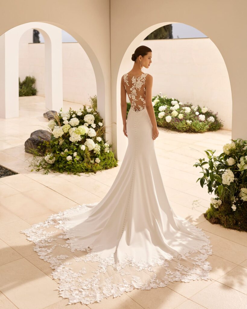 rosa clara_brautatelier ried_nedet_2a222_meerjungfrau_fitandflair_elastischer crepe_karreeausschnitt_spitze_clean_ivory_ruecken_2 rosa clara_brautatelier ried_nedet_2a222_meerjungfrau_fitandflair_elastischer crepe_karreeausschnitt_spitze_clean_ivory_ruecken_2