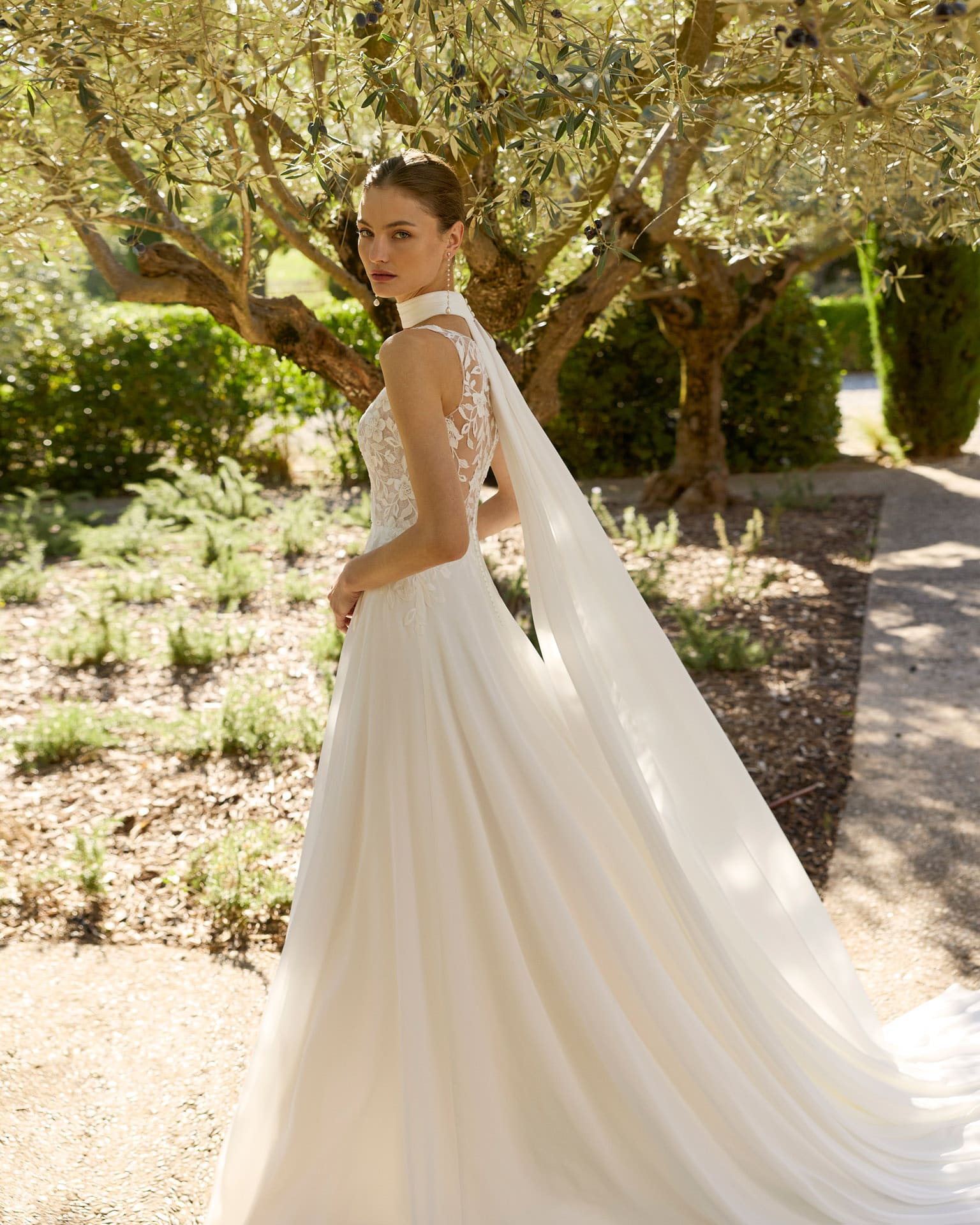 alma_brautatelier ried_marella_2b216_a-linie_georgette_karree-ausschnitt_illusion-ruecken_abnehmbare aermel_ivory_details_1