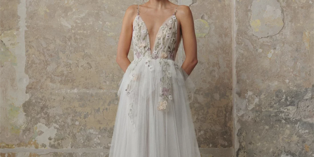 anna kara_brautatelier ried_alessia_boho_softtuell_blumenspitze_spaghettitraeger_ivory_vorne_2