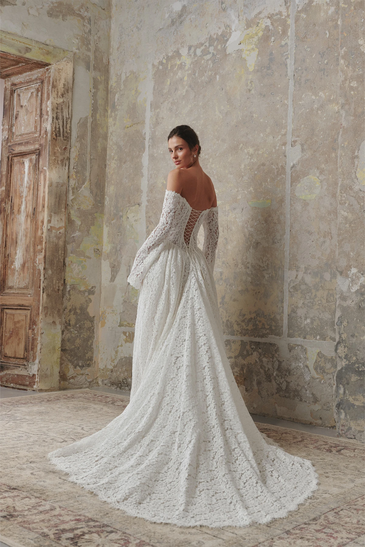 anna kara_brautatelier ried_francesca 2_boho_all-over spitze_aermel_herzausschnitt_ivory_ruecken_1