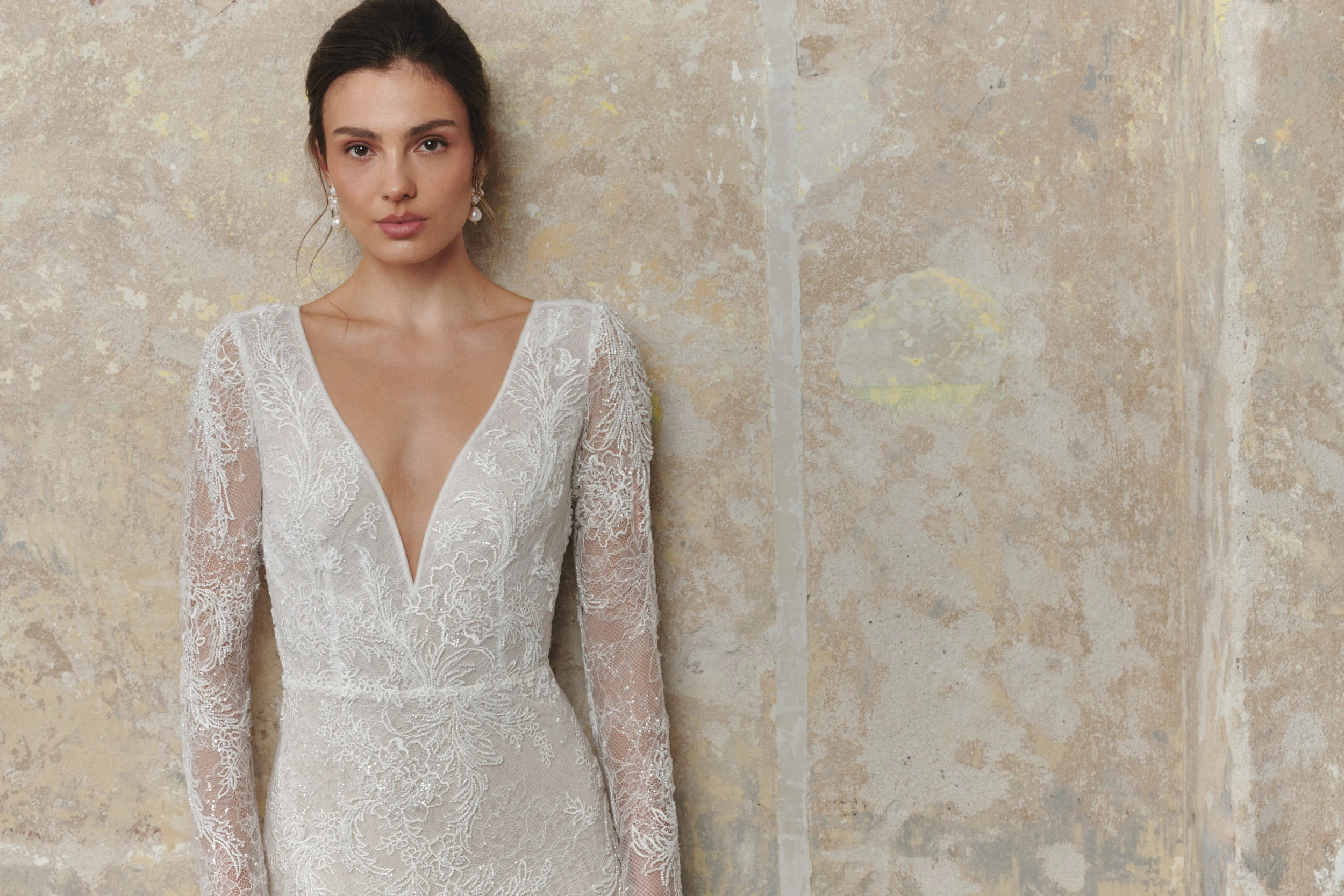 anna kara_brautatelier ried_liora_boho_fit and flari_all-over spitze_offener ruecken_ivory_details_2