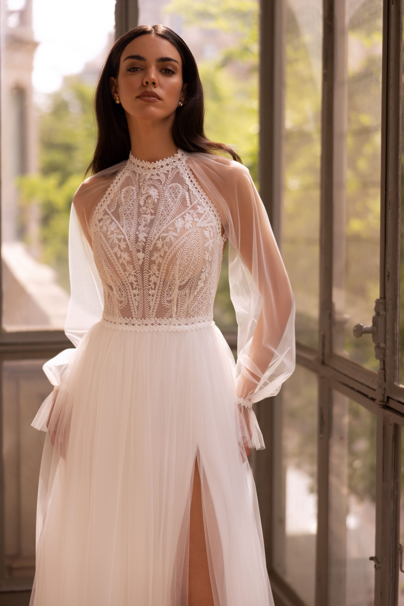 elizabeth passion_brautatelier ried_5425-01_a-linie_chiffon_schleppe_spitze_neckholder_ruecken_ivory_details_02