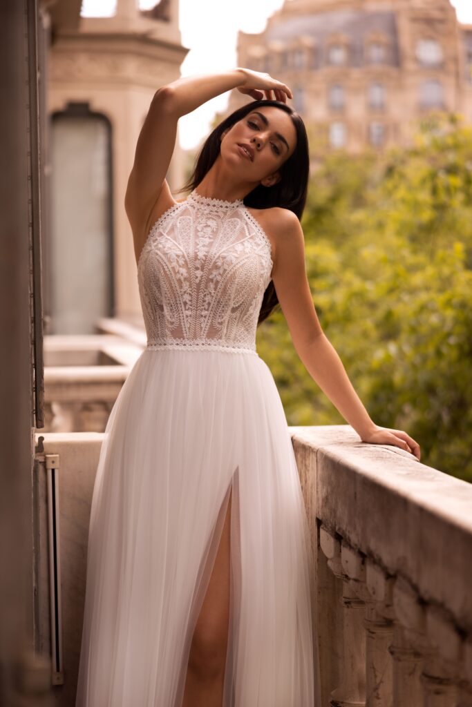 elizabeth passion_brautatelier ried_5425-01_a-linie_chiffon_schleppe_spitze_neckholder_ruecken_ivory_details_03 elizabeth passion_brautatelier ried_5425-01_a-linie_chiffon_schleppe_spitze_neckholder_ruecken_ivory_details_02