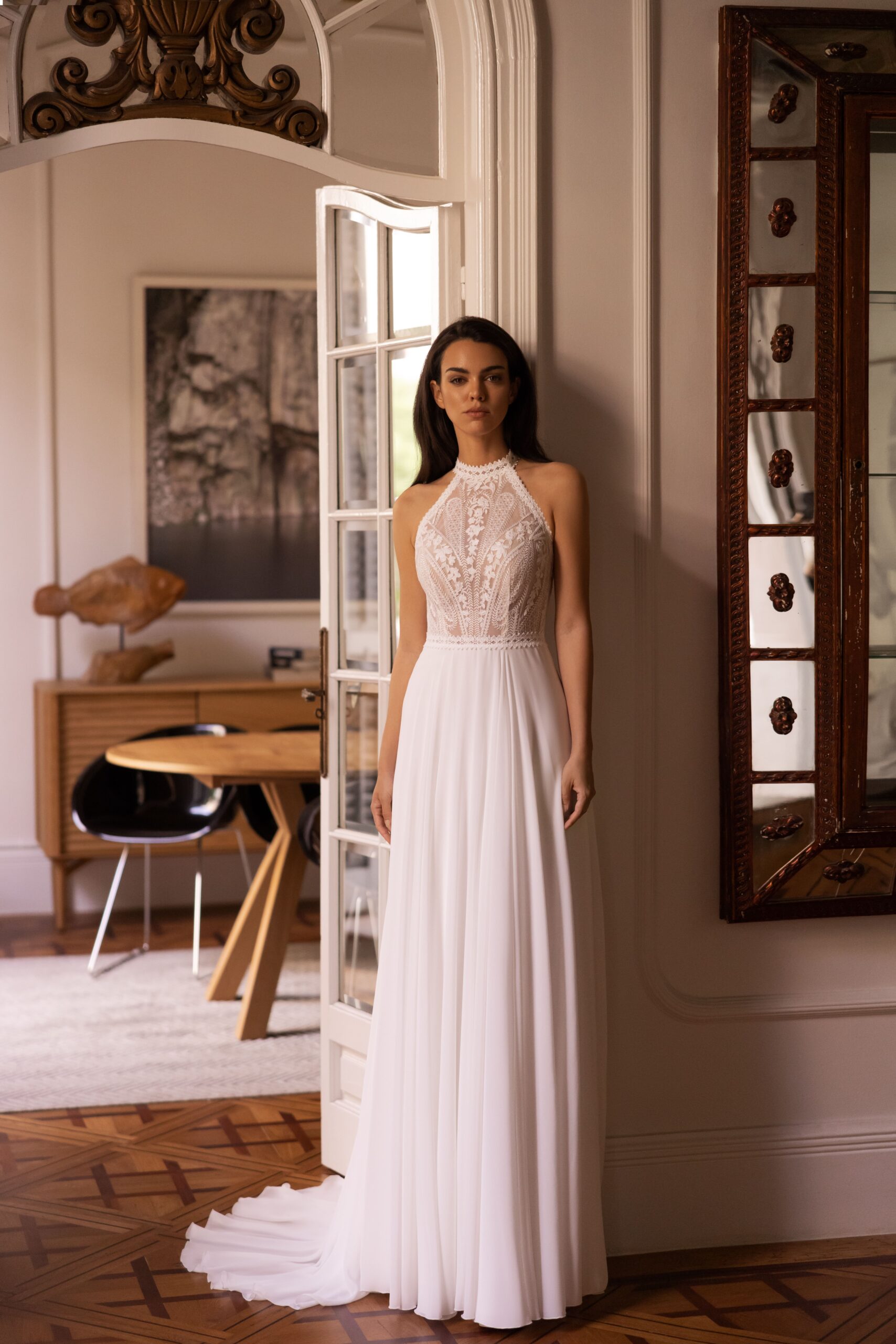 elizabeth passion_brautatelier ried_5425-01_a-linie_chiffon_schleppe_spitze_neckholder_ruecken_ivory_hinten_01
