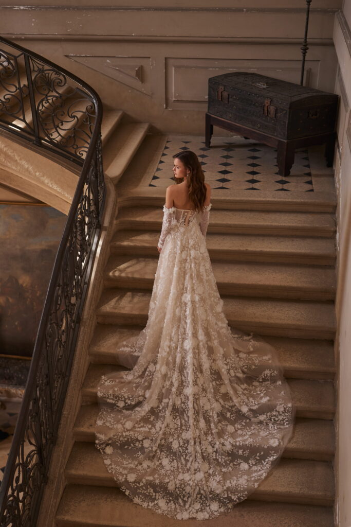 elizabeth passion_brautatelier ried_6104_prinzessin_tuell_aermel_all-over spitze_beinschlitz_korsage_creme-beige_ruecken_01 elizabeth passion_brautatelier ried_6104_prinzessin_tuell_aermel_all-over spitze_beinschlitz_korsage_creme-beige_ruecken_01