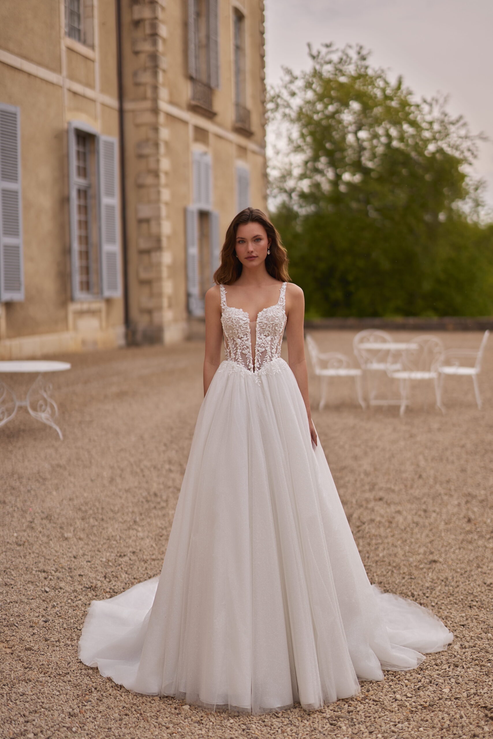 elizabeth passion_brautatelier ried_6110_prinzessin_glitzertuell_spitze_traeger_korsage_creme-_vorne_01