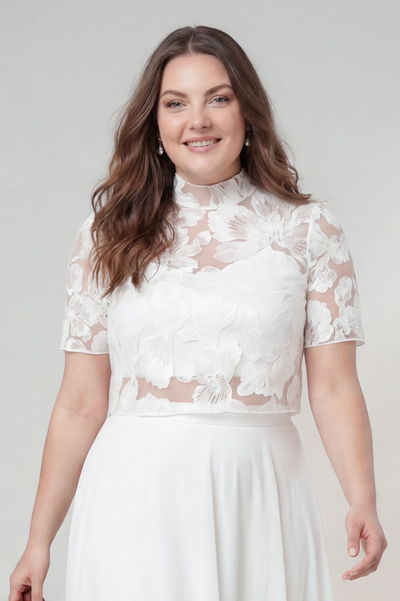 noni_brautatelier ried_cales_bluetenspitze_kurzarm_knoepfe hinten_kragen_ivory_curvy_details_1