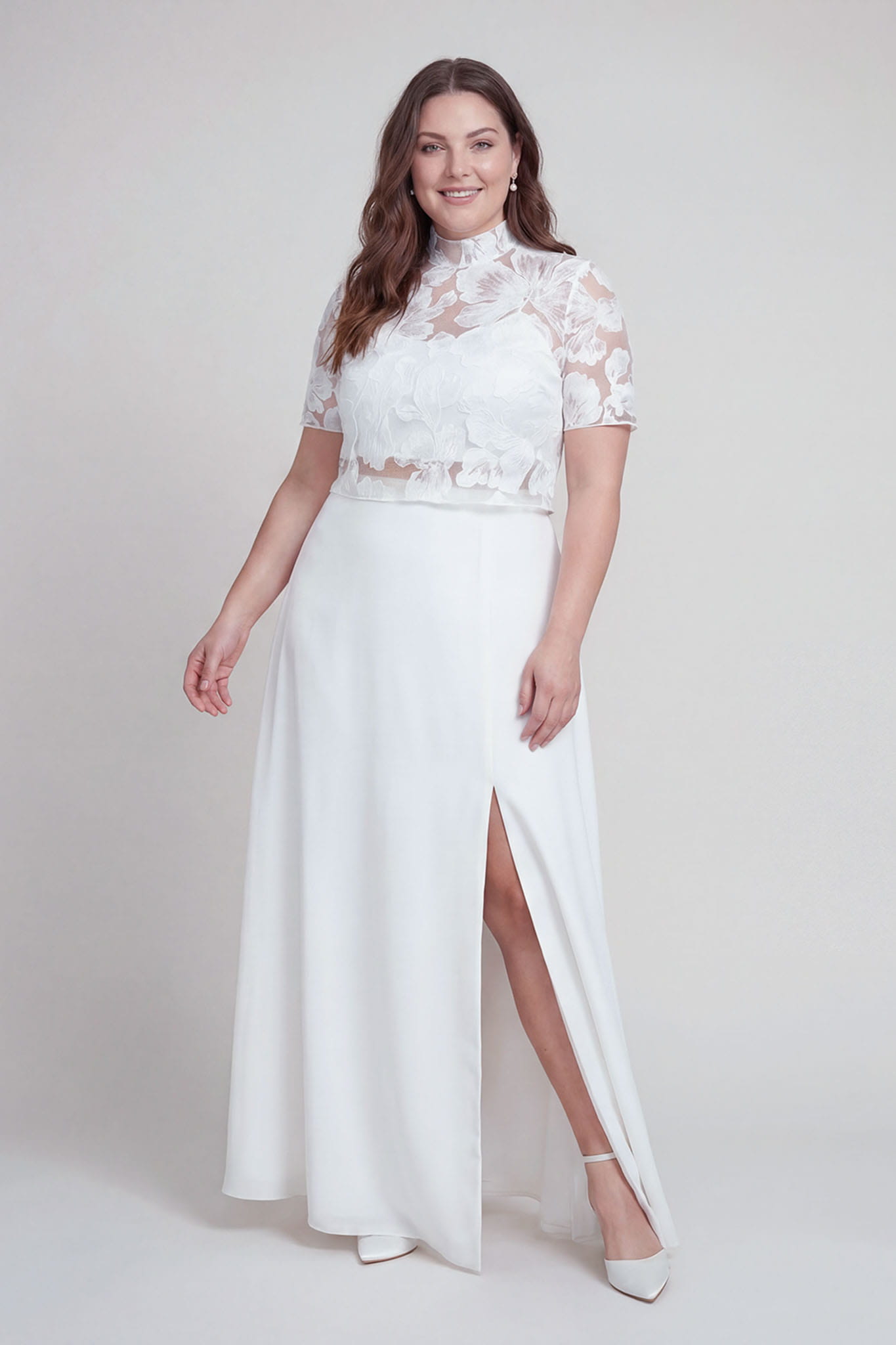 noni_brautatelier ried_cales_bluetenspitze_kurzarm_knoepfe hinten_kragen_ivory_curvy_vorne_1