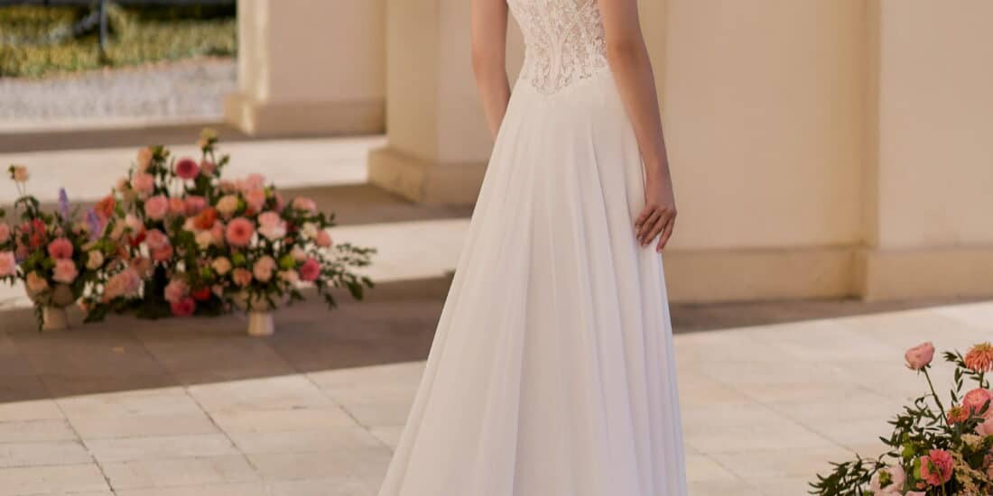 angela bianca-brautatelier ried-1166-boho-chiffon-spaghettitraeger-aermel-spitze-beinschlitz-ivory-nude-ruecken-1
