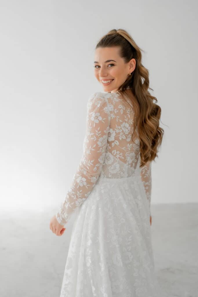 esther hofmann-brautatelier ried-pearl-boho-chiffon-all-over spitze-langarm-neckholder-offener ruecken-ivory-nude-details-2 esther hofmann-brautatelier ried-pearl-boho-chiffon-all-over spitze-langarm-neckholder-offener ruecken-ivory-nude-details-2