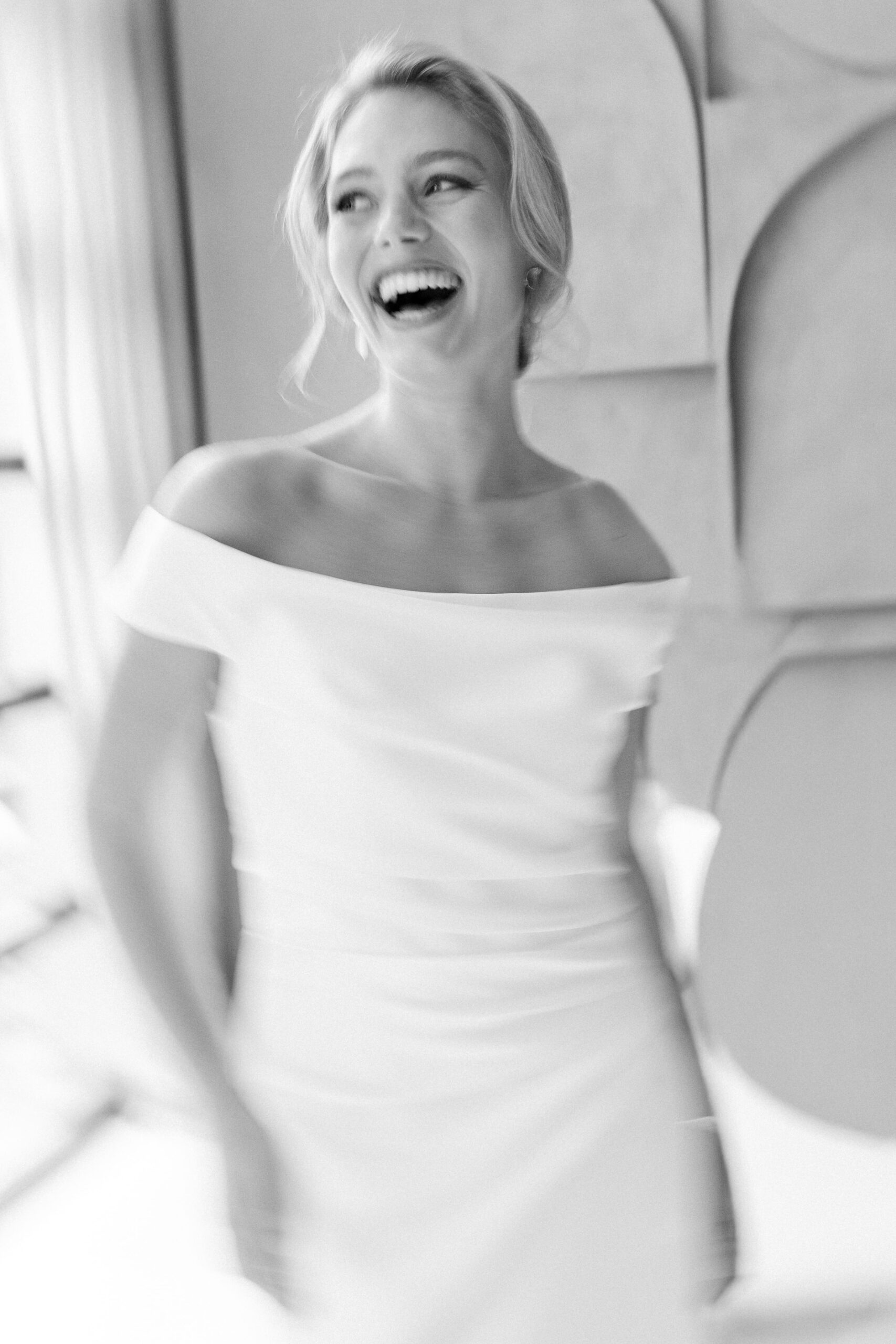 marylise_brautatelier ried_benedict_fit and flair_satin_schulterfrei_drapierung_seitenschlitz_schleppe_ivory_details_1_sw