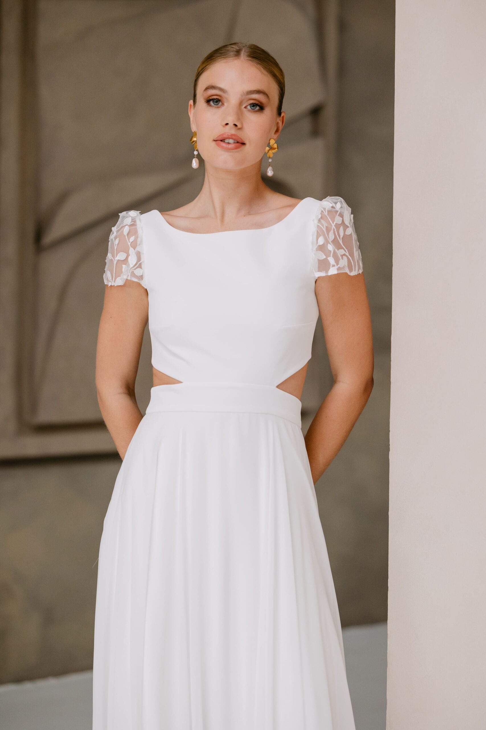 marylise_brautatelier ried_césaria_a-linie_chiffon_crepe_spitze_kurzarm_u-boot ausschnitt_tuellaermel_schleppe_ivory_details_2