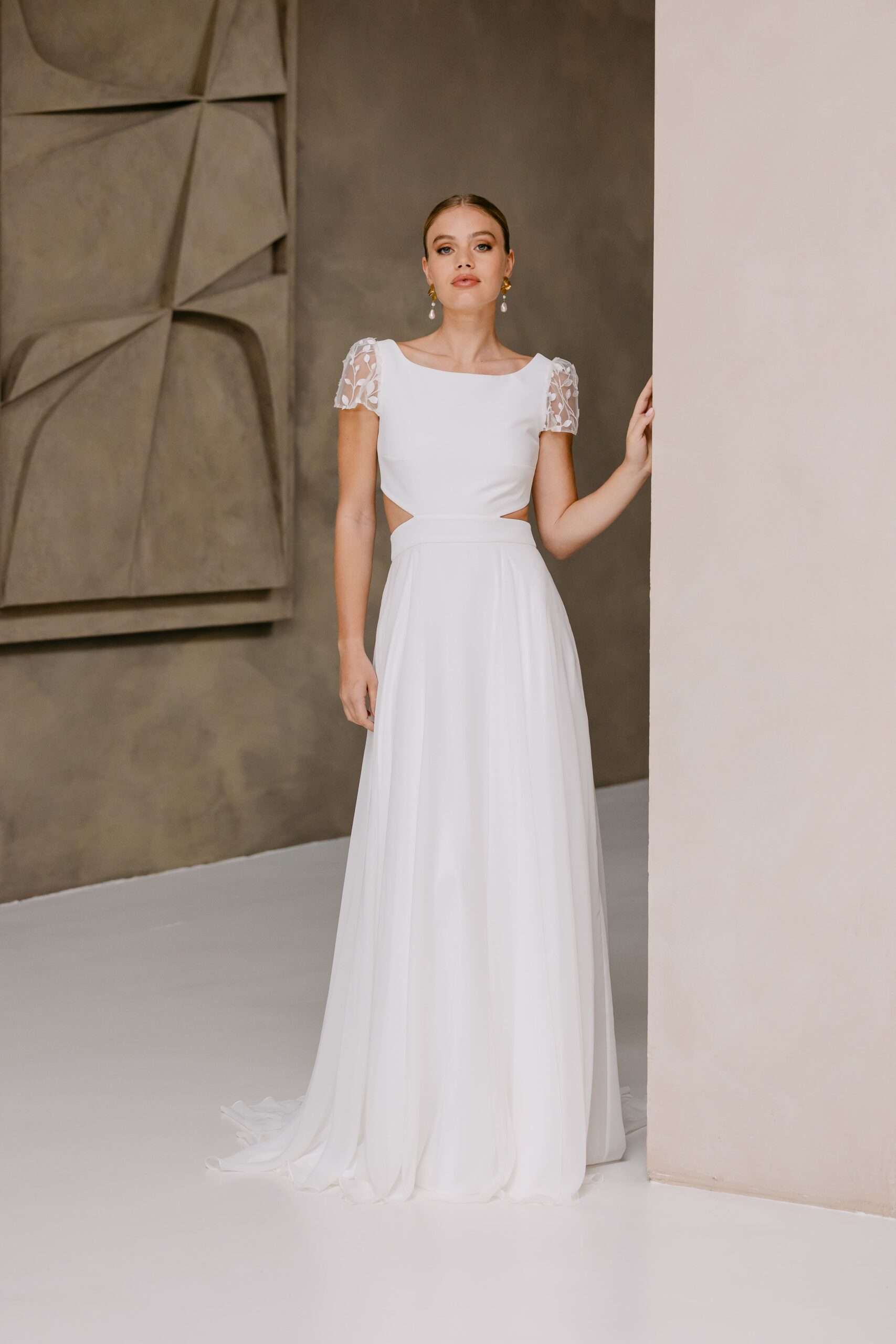 marylise_brautatelier ried_césaria_a-linie_chiffon_crepe_spitze_kurzarm_u-boot ausschnitt_tuellaermel_schleppe_ivory_vorne_1
