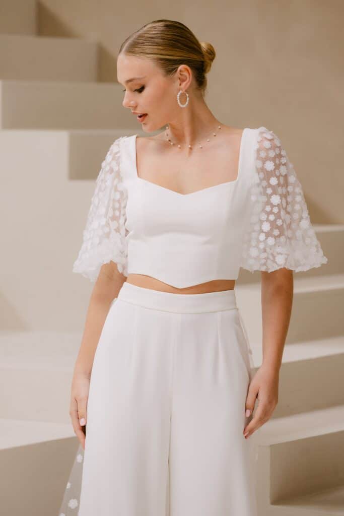 marylise_brautatelier ried_greta_top_crepe_tuell_dreidimensionale_floraler tuell_herzausschnitt_v-taille_ivory_vorne_2 marylise_brautatelier ried_greta_top_crepe_tuell_dreidimensionale_floraler tuell_herzausschnitt_v-taille_ivory_vorne_2