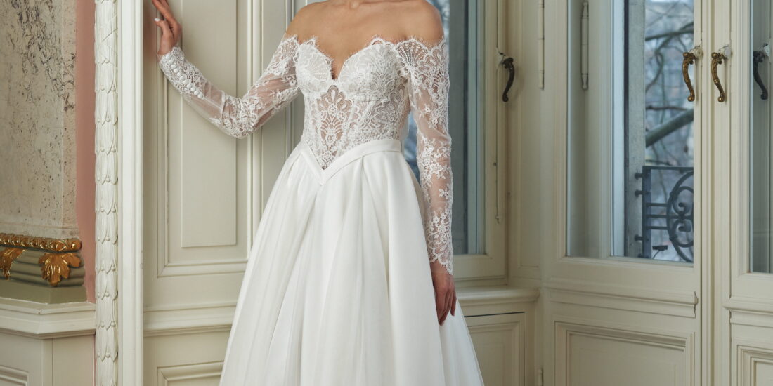 annais-brautatelier ried-carlotta-vintage prinzessin-tuell-spitze-langarm-barokschnitt-ivory-vorne-2