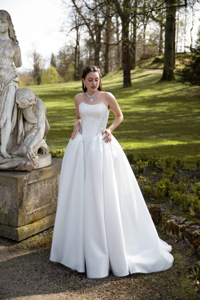 annais-brautatelier ried-evangaline-korsage-barock-schnitt-ivory-vorne-3