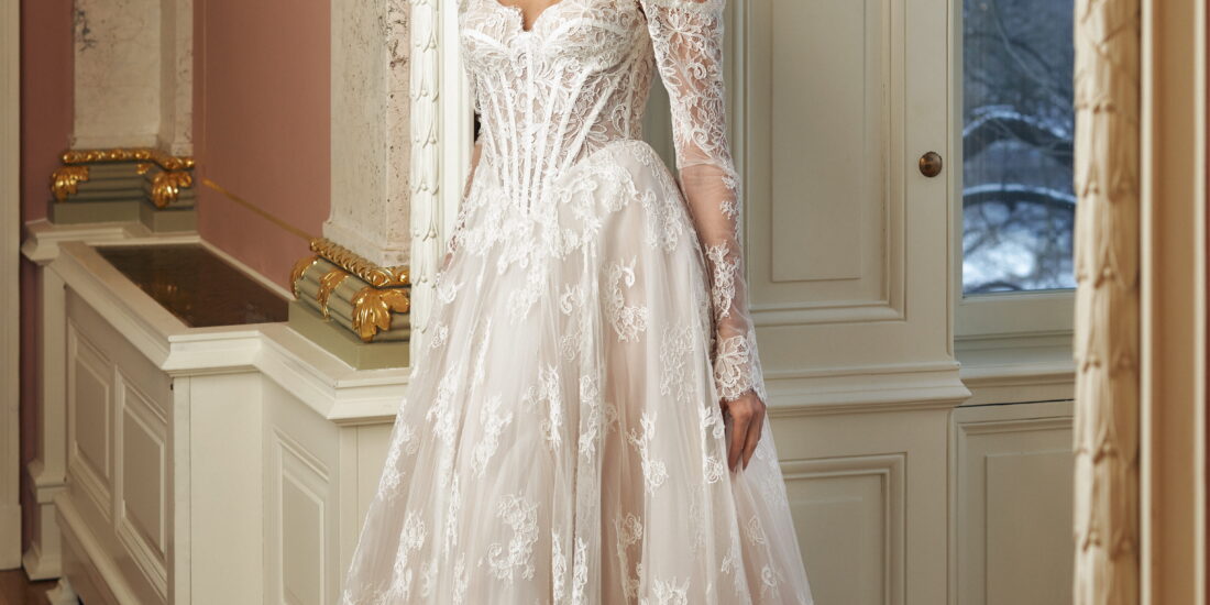 annais-brautatelier ried-greta-vintage prinzessin-all-over spitze-kurzarm-tuell-korsage-ivory-vorne-3