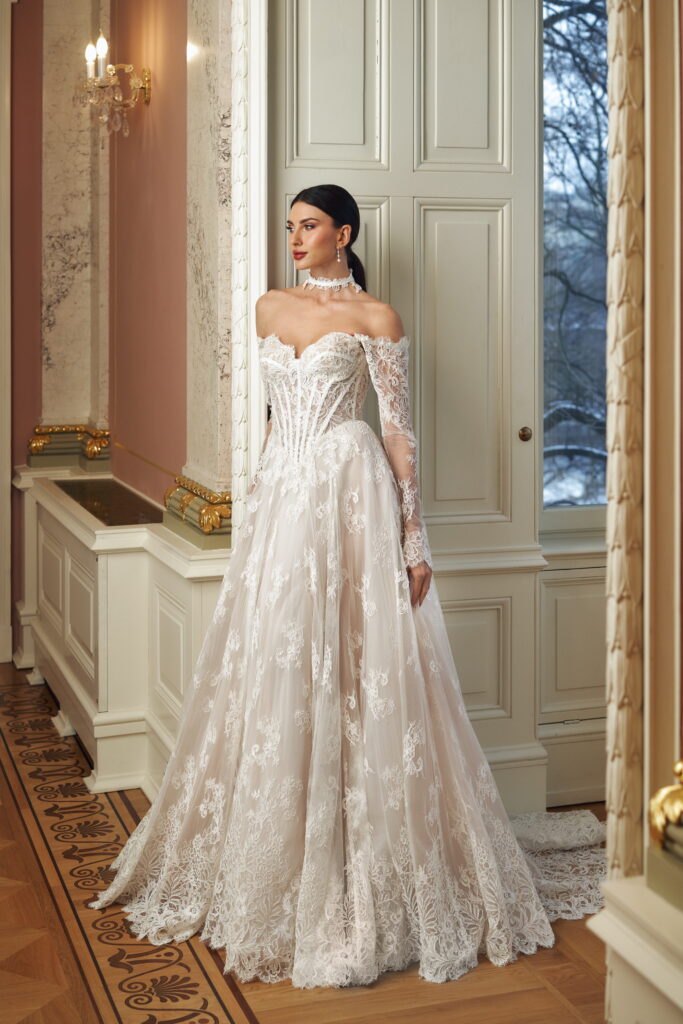 annais-brautatelier ried-greta-vintage prinzessin-all-over spitze-kurzarm-tuell-korsage-ivory-vorne-3